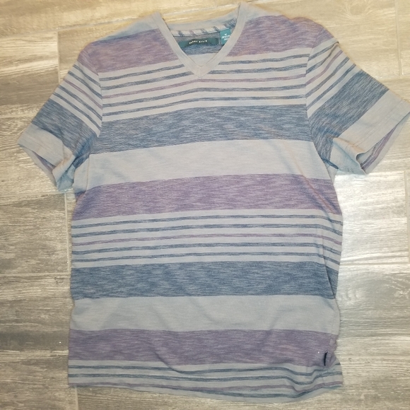 Perry Ellis | V-Neck Shirt - Picture 5 of 6